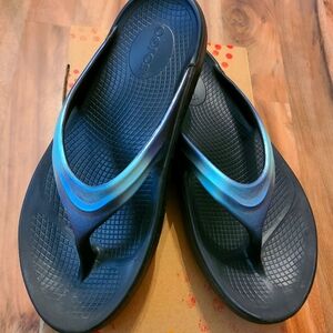 Womens Oofos Luxe Sandal